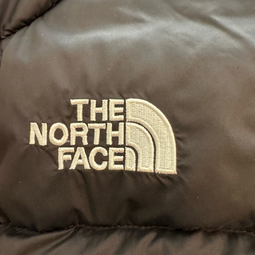 The north face black puffer vest - Picture 2 of 4